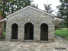 В началото са мислили Тракийската гробница да се разглежда чрез перископна система