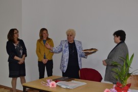 В обновен общински клуб Гълъбина Михайлова завъртя баница с Петранка Драганова / Новини от Казанлък