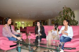 Боряна Назърова разговаря с участничките в “Царица Роза 2014“ - Част 1