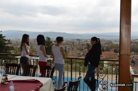 Боряна Назърова разговаря с участничките в “Царица Роза 2014“ - Част 2