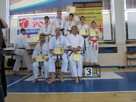 Каратеките на клуб “Шори Доджо“ спечелиха 10 медала на турнир в Бургас / Новини от Казанлък