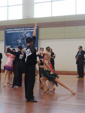 Медали за казанлъшките танцьори от турнир в Поморие