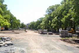 Кметът Галина Стоянова лично инспектира работата по рехабилитацията на парковете „Розариум“ и „Тюлбето“