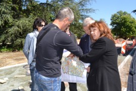 Кметът Галина Стоянова лично инспектира работата по рехабилитацията на парковете „Розариум“ и „Тюлбето“