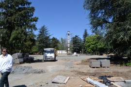 Кметът Галина Стоянова лично инспектира работата по рехабилитацията на парковете „Розариум“ и „Тюлбето“