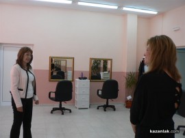 Ателие по “Фризьорство“ бе открито днес в Гимназия „Акад. Петко Стайнов” 