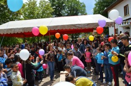 Искра Михайлова бе гост на празник за жените от ДПС край Копринка