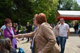 Искра Михайлова бе гост на празник за жените от ДПС край Копринка