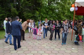 Искра Михайлова бе гост на празник за жените от ДПС край Копринка