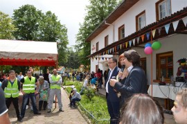 Искра Михайлова бе гост на празник за жените от ДПС край Копринка