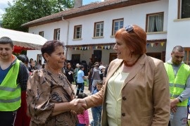 Искра Михайлова бе гост на празник за жените от ДПС край Копринка