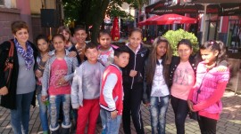 Деца празнуваха 90-ия рожден ден на Детския отдел към ОБ „Искра“ / Новини от Казанлък