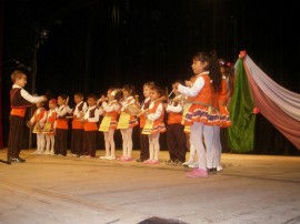 Заключителен концерт по проект „Добро образование сега - добри възможности в бъдеще“ / Новини от Казанлък