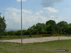 Игрището на клуб Wild Roses се подготвя да приеме първенството по плажен волейбол