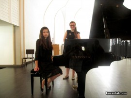 В Москва и Санкт Петербург аплодираха казанлъшки пианисти