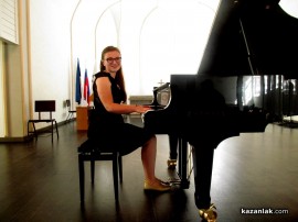 В Москва и Санкт Петербург аплодираха казанлъшки пианисти