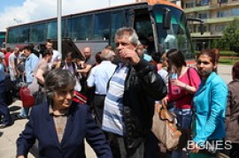 Стотици пътници чакаха часове на гарата в Казанлък отстраняване на авария / Новини от Казанлък