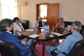 Председателят на ОбС-Казанлък Николай Златанов се срещна с четиримата казанлъчани, удостоени с Вписване в Почетната книга / Новини от Казанлък