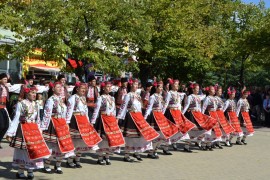 Международният фолклорен фестивал събира в Казанлък над 150 танцьори от различни държави / Новини от Казанлък