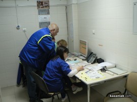 Роднини на пострадалата при катастрофа днес счупиха вратата на спешния център