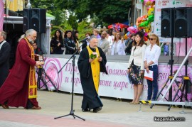 Празник на Казанлък - водосвет и церемония по издигане на знамето