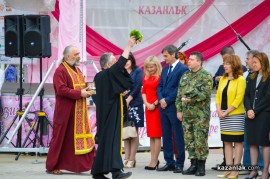 Празник на Казанлък - водосвет и церемония по издигане на знамето