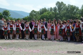 Президентът Плевнелиев се хвана на хорото по време на ритуала Розобер