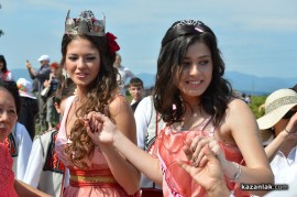 Президентът Плевнелиев се хвана на хорото по време на ритуала Розобер