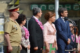 С военни почести в Казанлък бе посрещнат Президентът на Република България /видео/