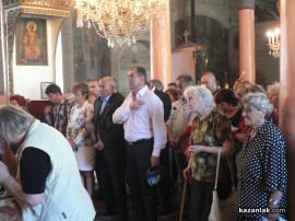 Курбан за здравето на казанлъчани бе раздаден днес в църквата Света Троица