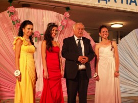 Слава Георгиева спечели конкурса Царица Роза в Павел баня / Новини от Казанлък