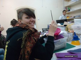 Белгийски младежи се включиха в брането на розов цвят и се влюбиха в България