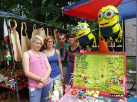 Белгийски младежи се включиха в брането на розов цвят и се влюбиха в България