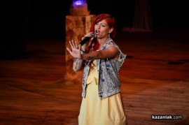 ВИДЕО: В Казанлък бе избрана Царица на Долината на розите 2014