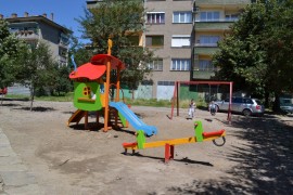 Община Казанлък изгражда нови паркове в междублоковите пространства на града / Новини от Казанлък