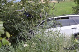 Джип изхвърча от пътя близо до Шипка