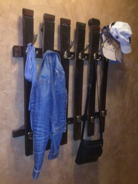 Артистичните старинни мебели на Станчо Денев