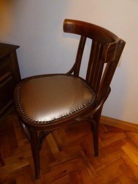 Артистичните старинни мебели на Станчо Денев