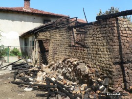 Автомобил и плевня изгоряха напълно тази сутрин