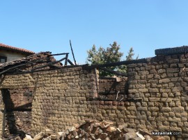 Автомобил и плевня изгоряха напълно тази сутрин