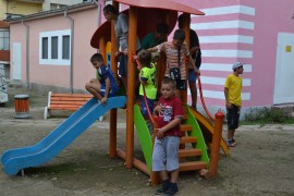 Нова детска площадка на улица “Батак“ в Казанлък / Новини от Казанлък