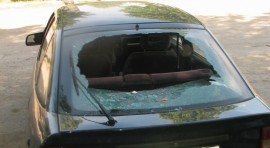 Двама хулигани потрошиха 5 коли в Казанлък / Новини от Казанлък