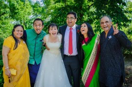 Сватба на индиец и казанлъчанка пред Казанлъшката гробница