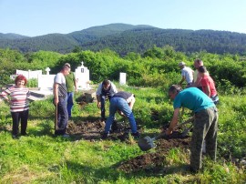 Доброволци от Шипка съградиха с двете си ръце чешма