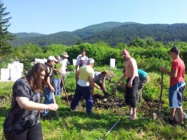 Доброволци от Шипка съградиха с двете си ръце чешма