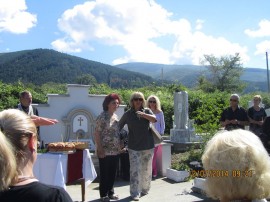 Доброволци от Шипка съградиха с двете си ръце чешма