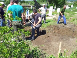 Доброволци от Шипка съградиха с двете си ръце чешма