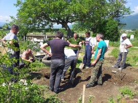 Доброволци от Шипка съградиха с двете си ръце чешма