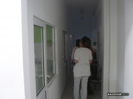 Кметът Галина Стоянова лично инспектира ремонта на казанлъшката болница