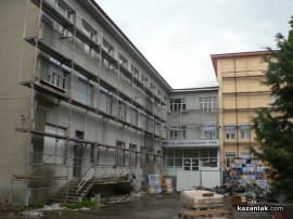 Кметът Галина Стоянова лично инспектира ремонта на казанлъшката болница